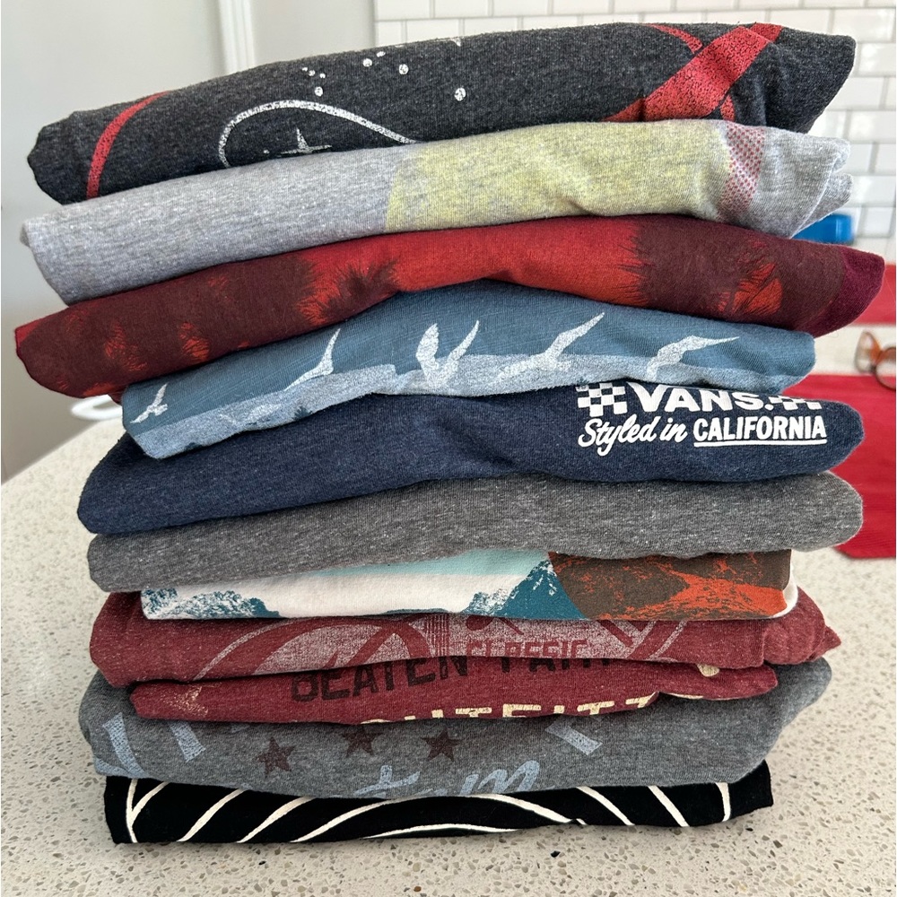Men’s lot of 11 Large Graphic Tees